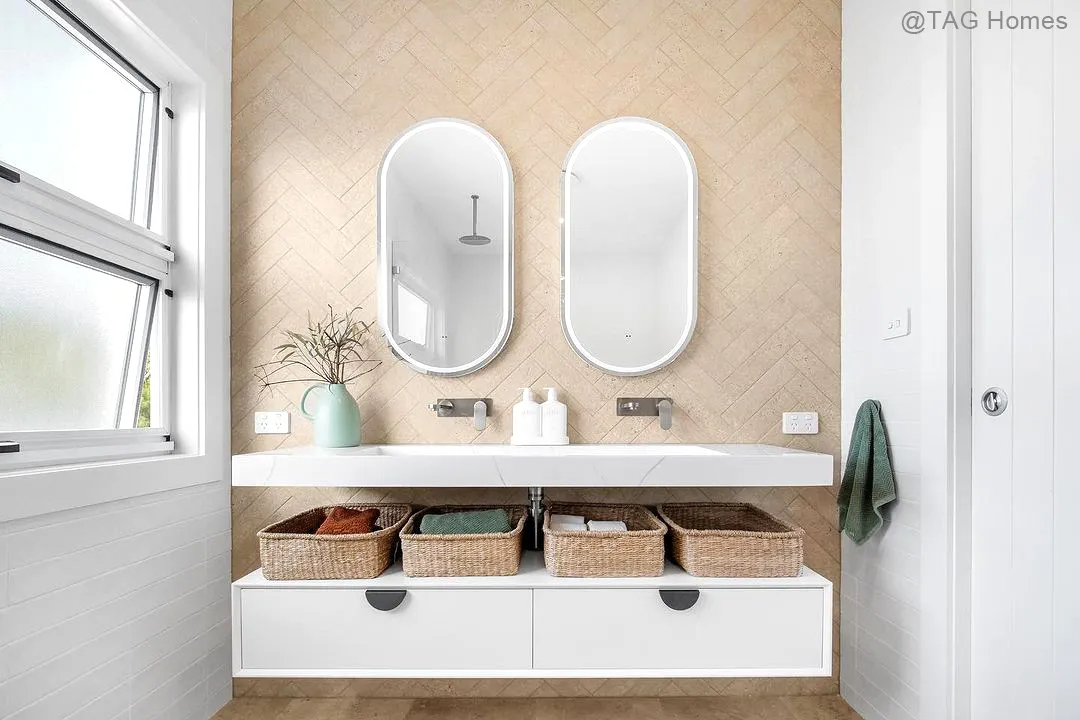Otti Moonlight White Wall Hung Cabinet